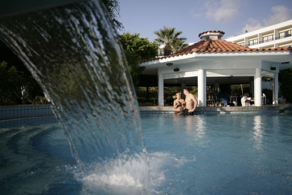 Avanti Hotel بافوس المظهر الخارجي الصورة